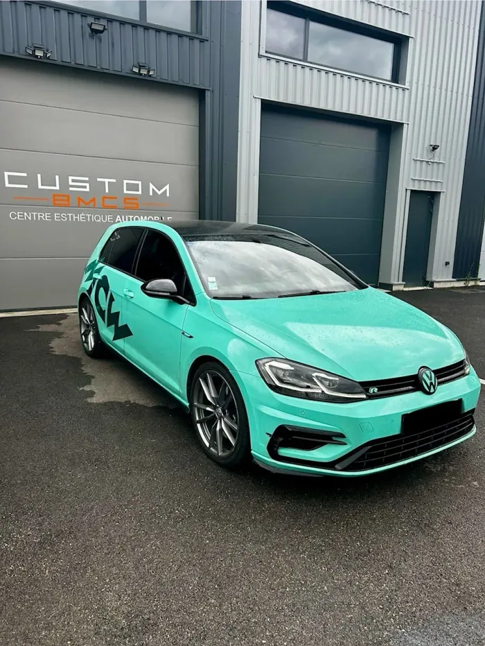 Volkswagen Golf R passée à l'atelier Custom BMCS